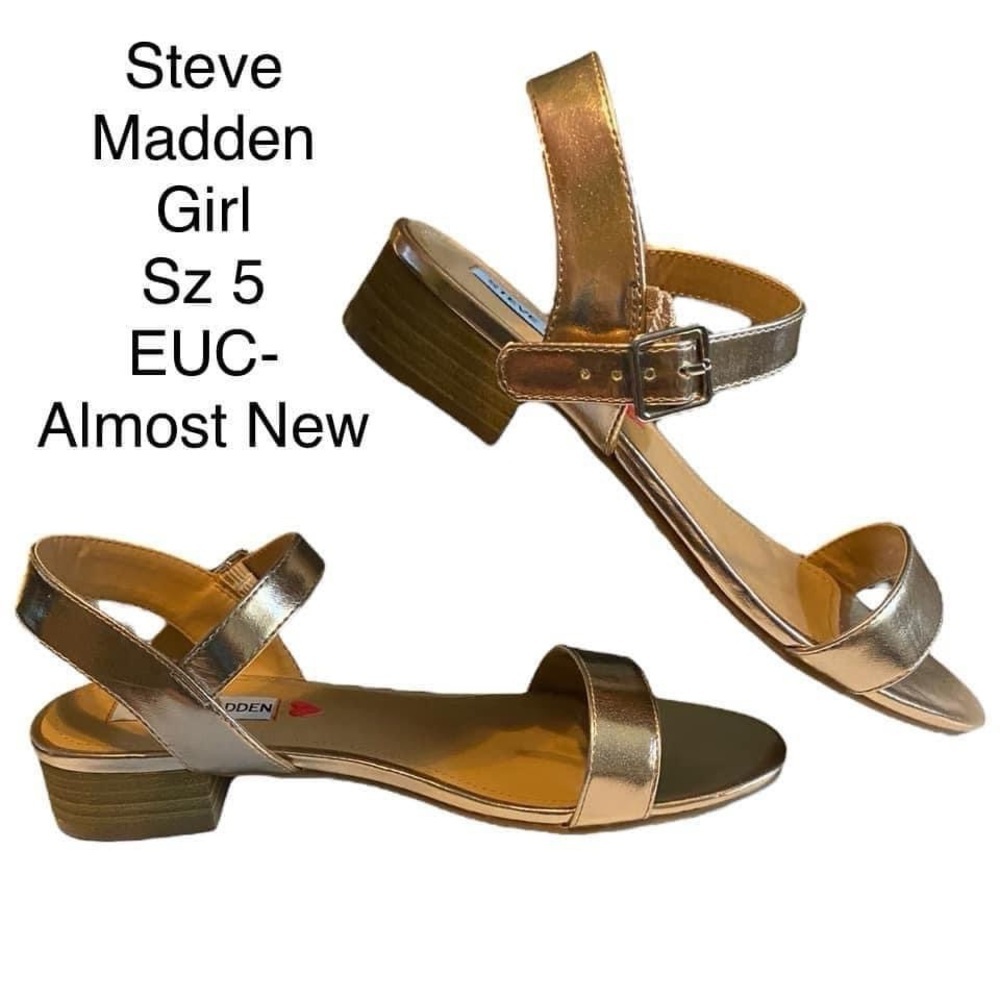 💙4/$28💙 Steve Madden Girl Gold Sandals